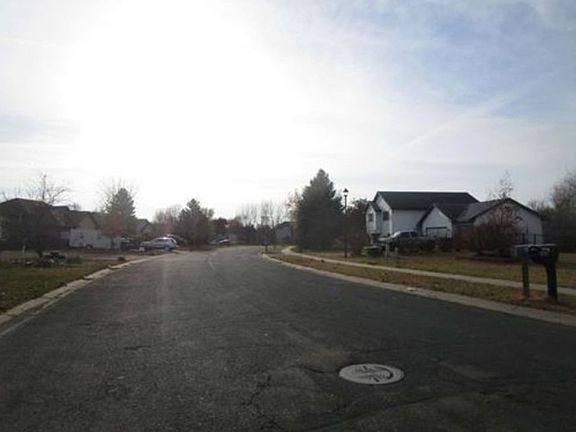 Exterior Neighborhood (street photo)