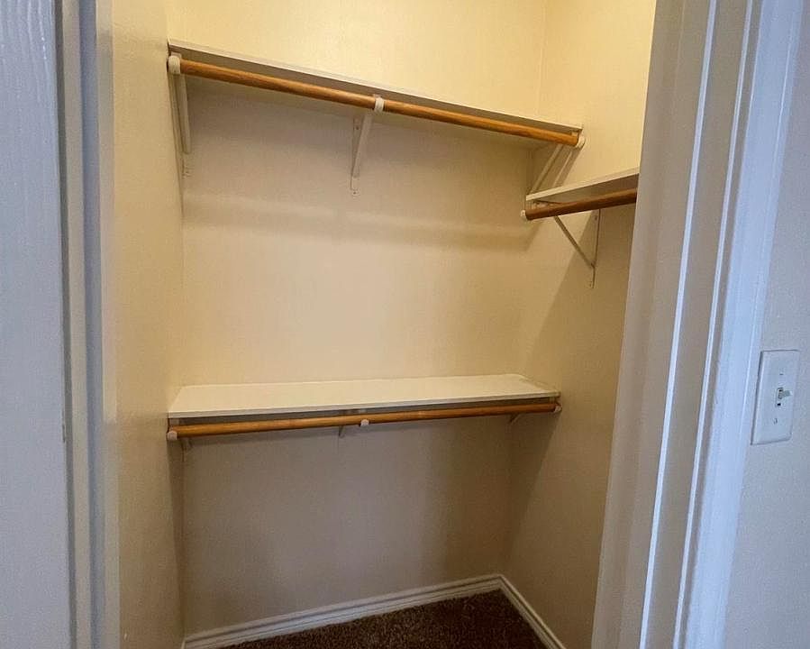 1st image of 622 Holleman Dr #622