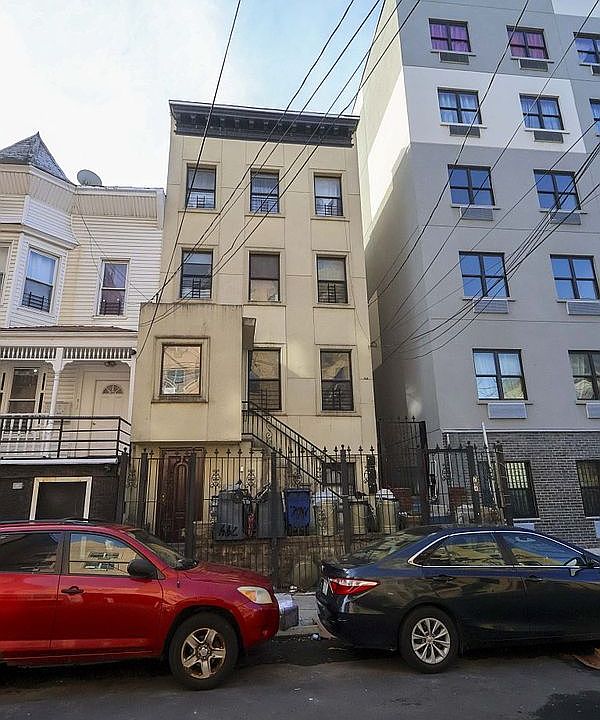 1st image of 794 Fairmont Pl