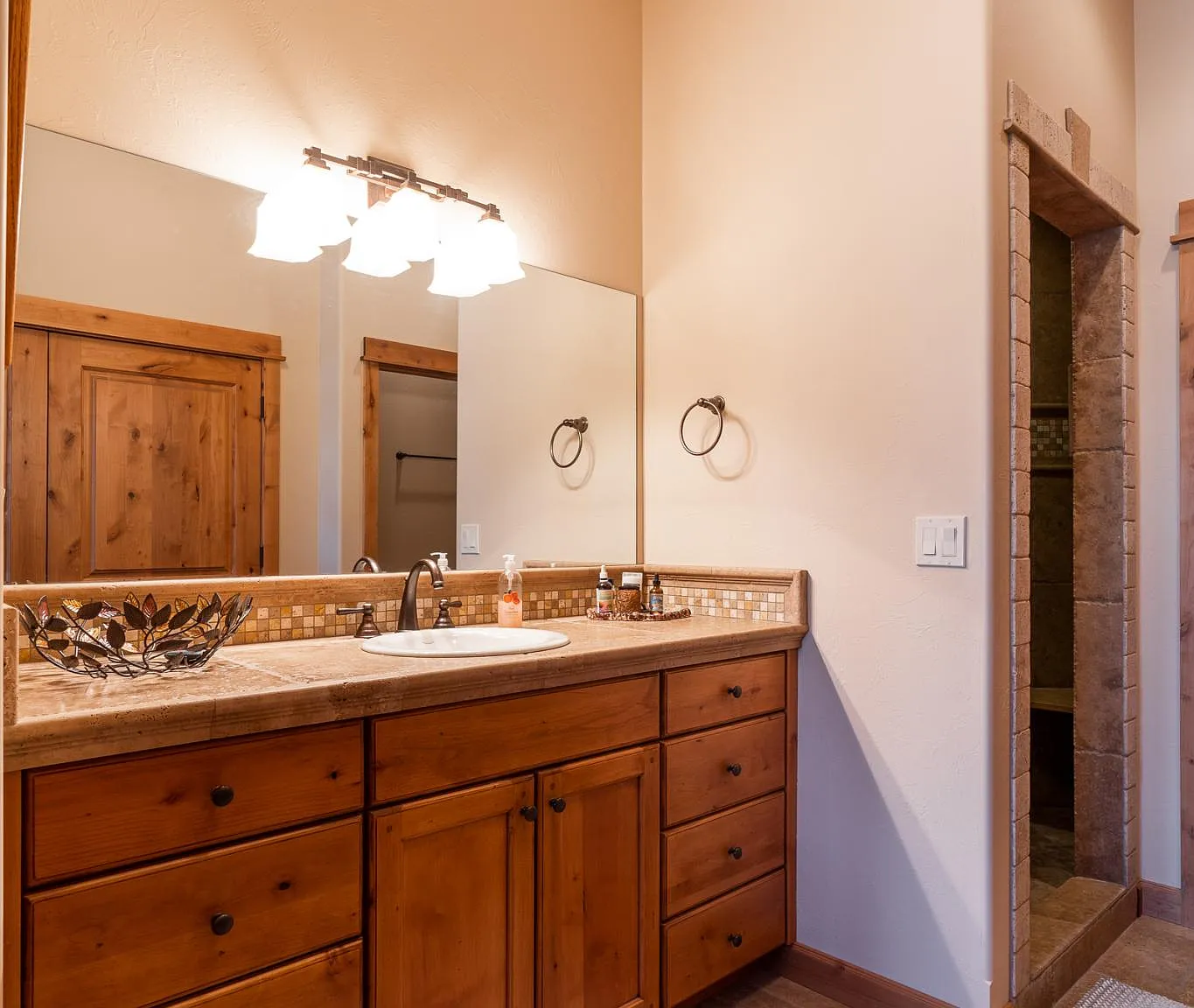 2 bed, 1038 sqft, $5,000 — Photo 4
