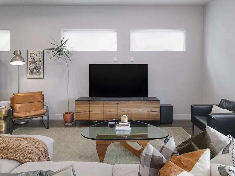 6021 Seville Dr — Photo 8