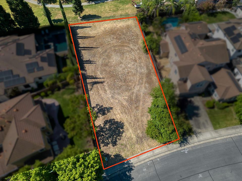 1st image of 975 Fountain Dr