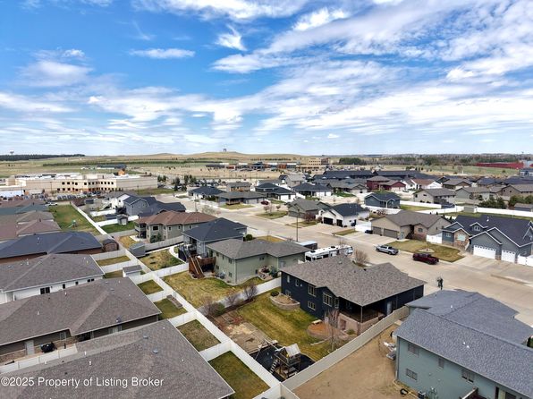 2545 States Blvd, Dickinson, ND 58601