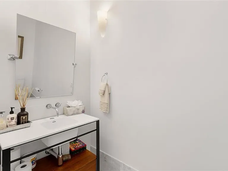 3338 Peachtree Rd NE #3501 — Photo 24