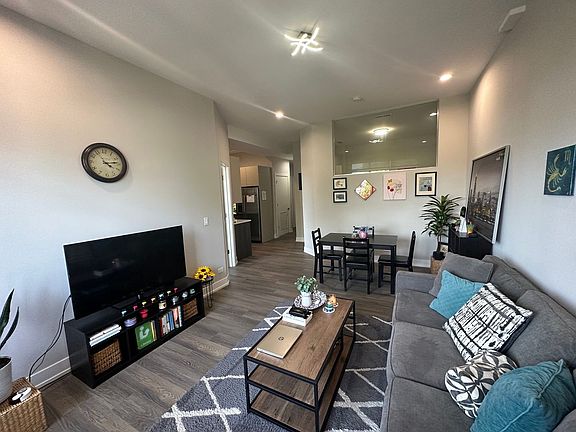 4th image of 2455 N Western Ave #403