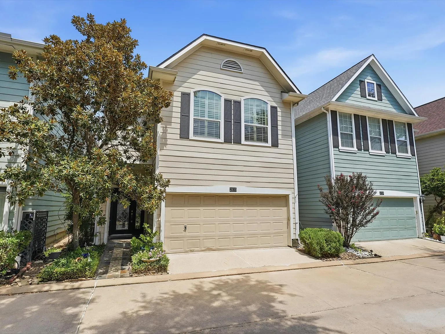3 bed, 3.5 bath, 2994 sqft, $3,700 — Photo 2