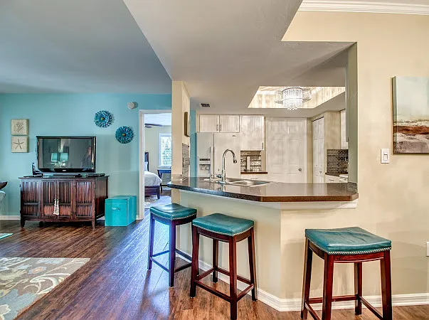 Kitchen bar