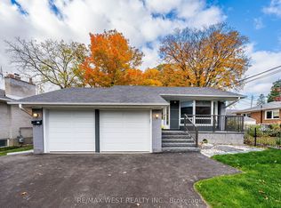 132 Meadowbank Rd, Toronto, ON M9B 5E4