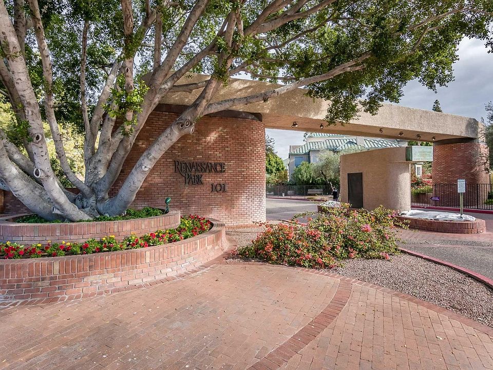 7th St Complex Entrance