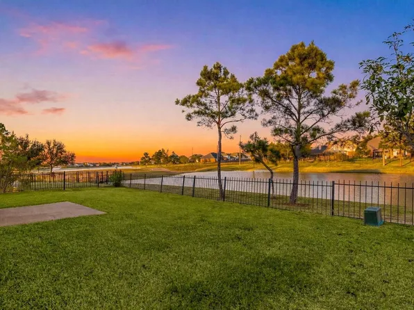 1903 Lantana Spring Ln, Pearland, TX 77581