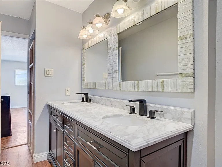 3917 W Oakey Blvd — Photo 19