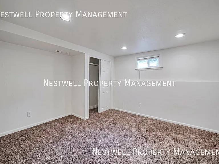 1335 E Maplewood Dr — Photo 8