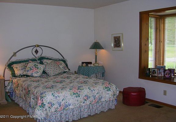 5th image of 34 Village Cir