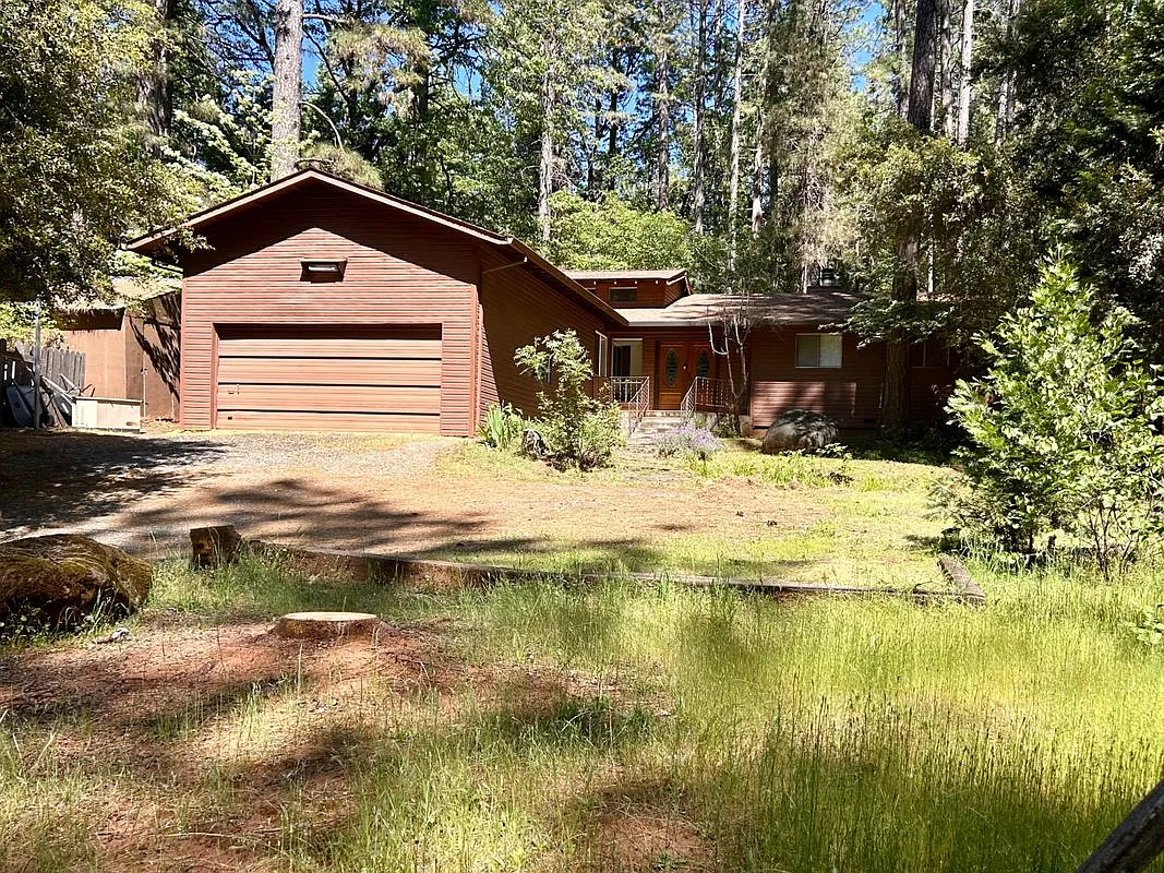 3 bed, 2.0 bath, 1580 sqft, $2,400 — Photo 2