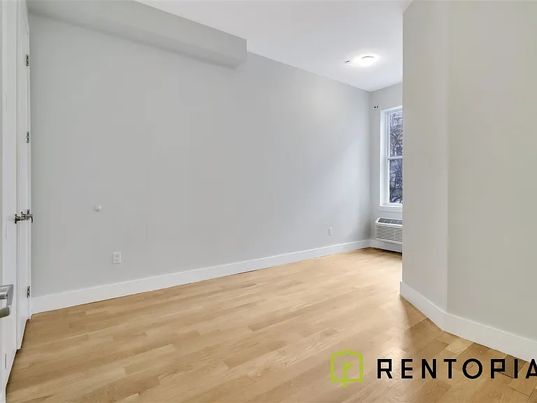 34 Meserole St #1 — Photo 7