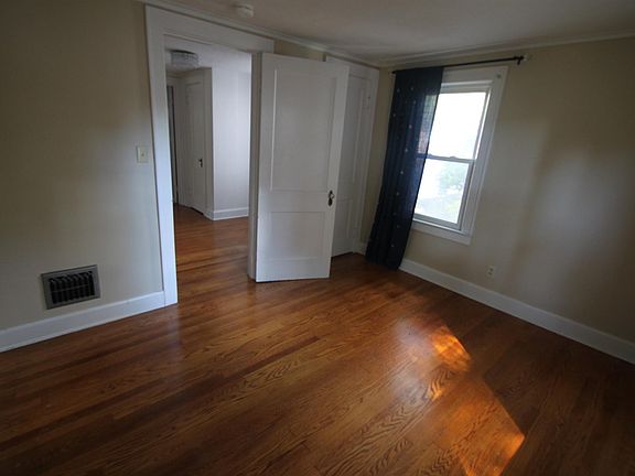5th image of 3810 Staunton Ave SE