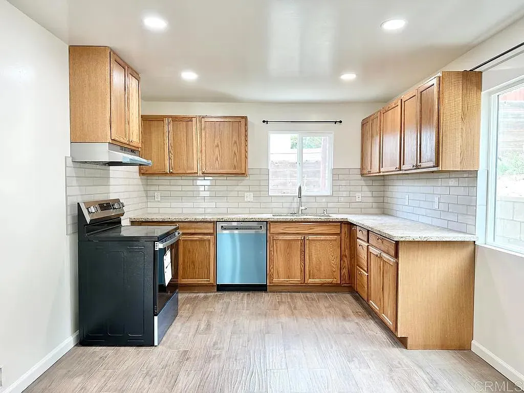 3 bed, 1200 sqft, $3,995 — Photo 4