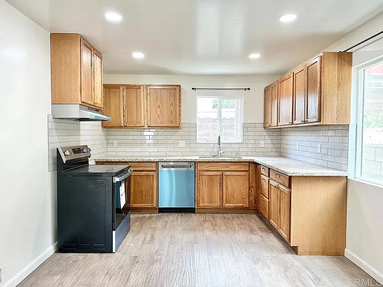 8778 Dallas St — Photo 4