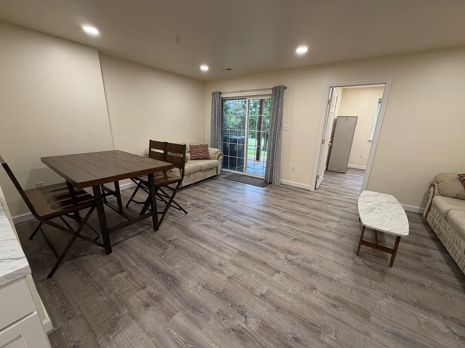 2 bed, 865 sqft, $2,000 — Photo 2
