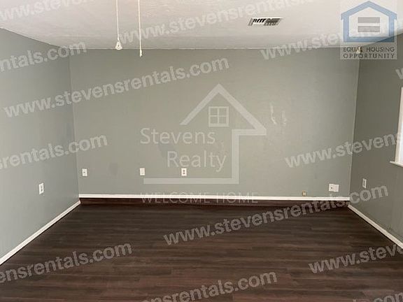 4th image of 426 NW Greenmeadow Dr