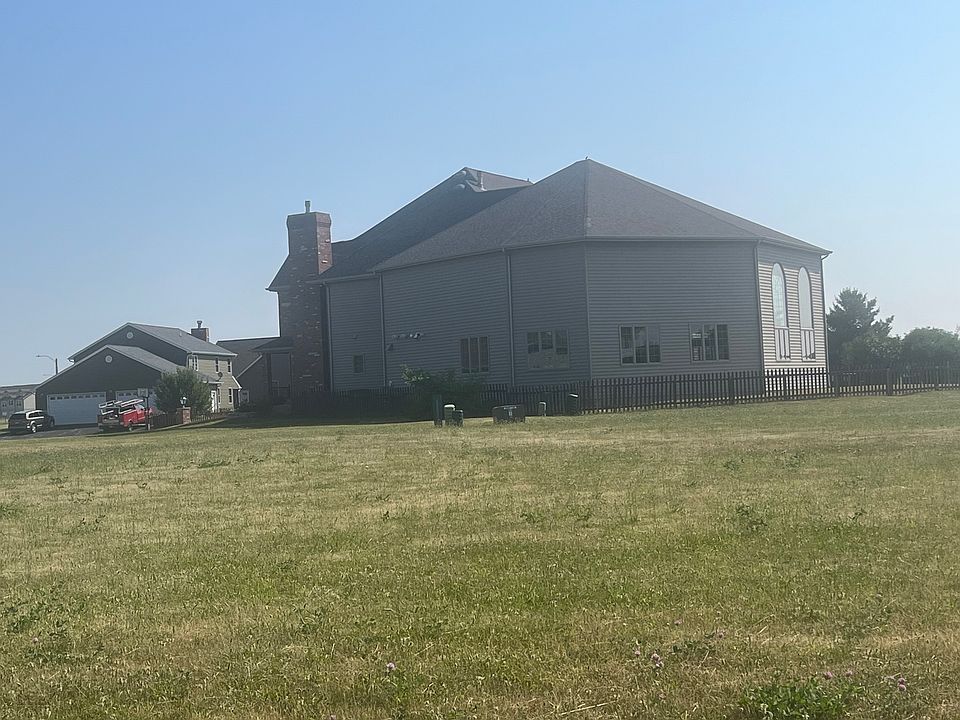 2nd image of 235 Saint Andrews Dr