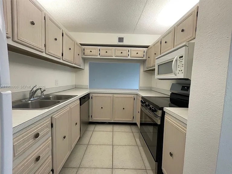 9441 Live Oak Pl #209 — Photo 10
