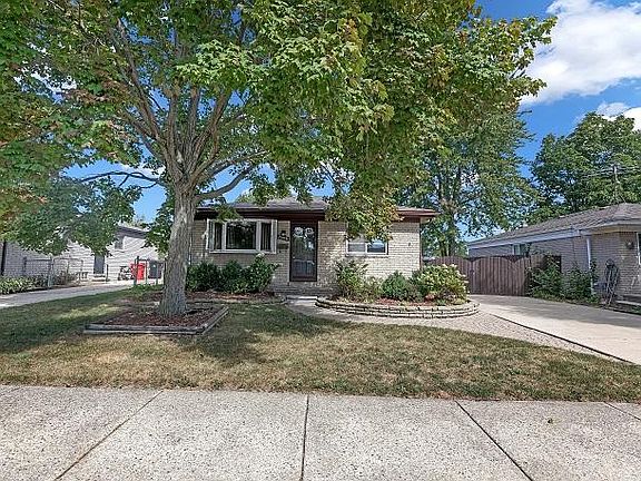 3rd image of 20041 Bigelow St
