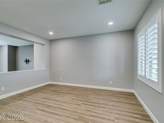 5th image of 1129 Emanuel St