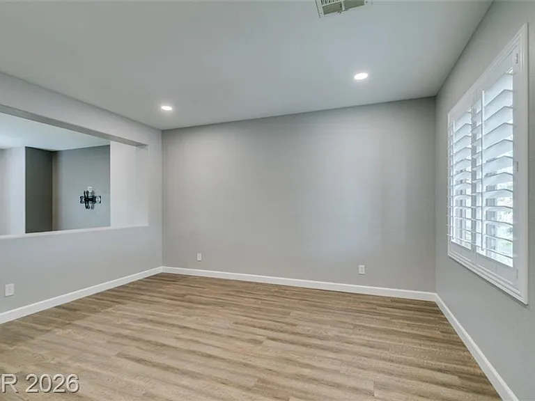 1129 Emanuel St — Photo 5