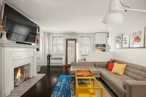 1st image of 87 Saint Marks Pl APT A