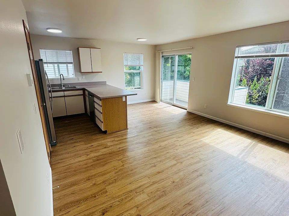 9500 Fremont Ave N #202