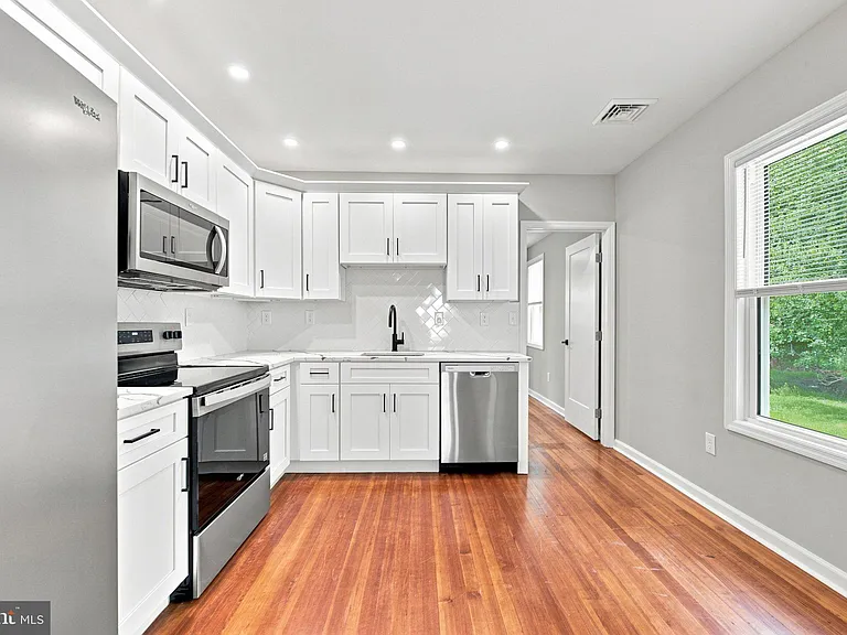 107 Broad Ave — Photo 4