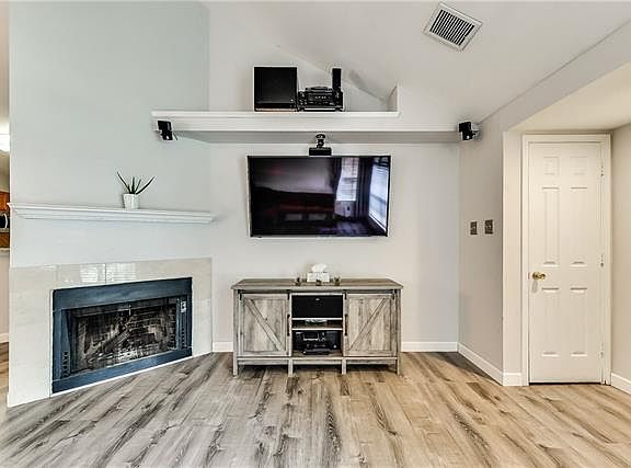 5th image of 1600 Mountain Side Dr