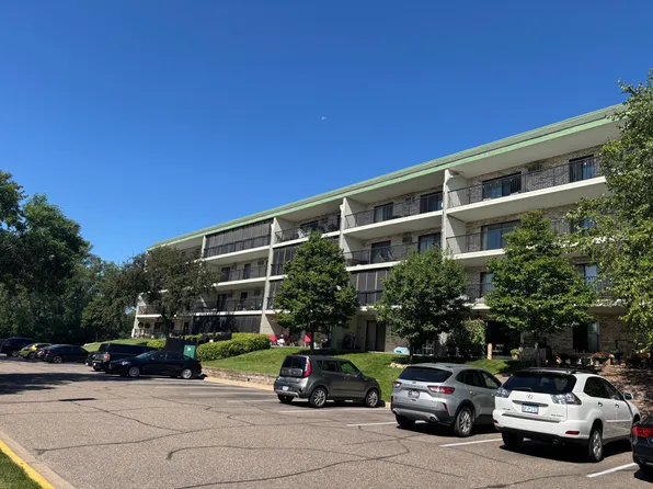 10521 Cedar Lake Rd APT 411, Minnetonka, MN 55305