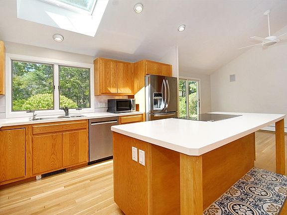 5th image of 40 Red Barn Rd