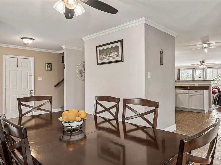 1110 Mercer Dr — Photo 3