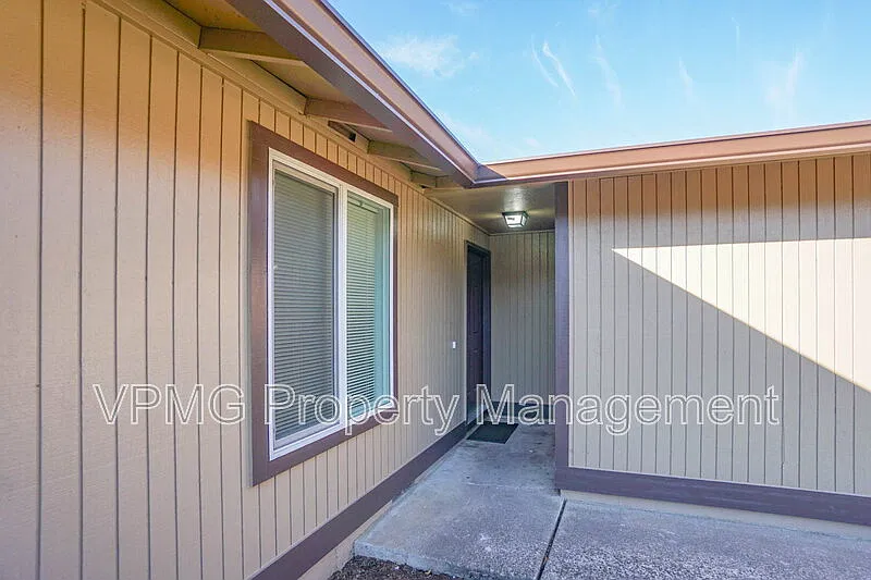 3 bed, 2.0 bath, 1200 sqft, $2,595 — Photo 3