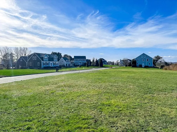 8 Sunset Beach Rd, Fairhaven, MA 02719