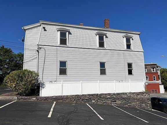 3rd image of 213 Water St
