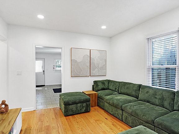 5th image of 1417 N Pershing Ave