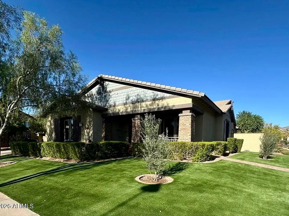 3428 N Acacia Way