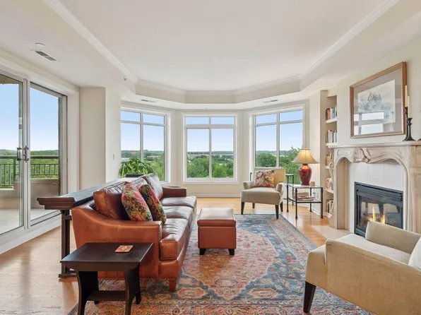 8301 Creekside Cir APT 570, Bloomington, MN 55437