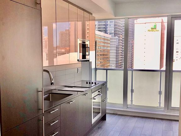 5th image of 403 Church St #1404