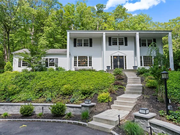 1508 Laurel Hollow Road, Laurel Hollow, NY 11791