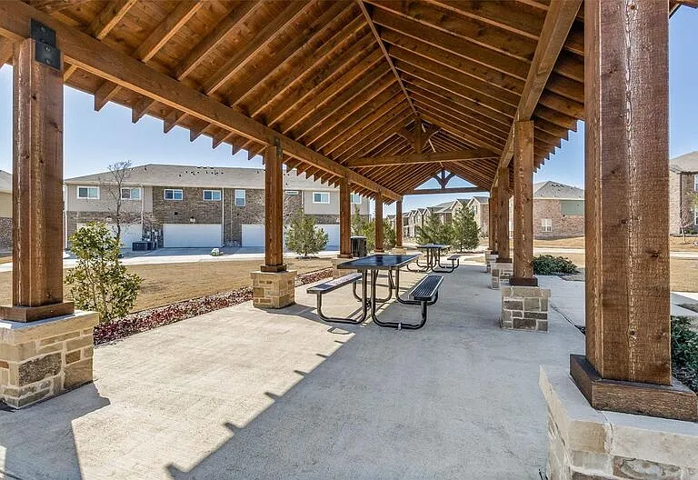 2921 Mare Dr — Photo 25