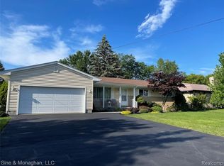 1935 Vine St, Saint Clair, MI 48079