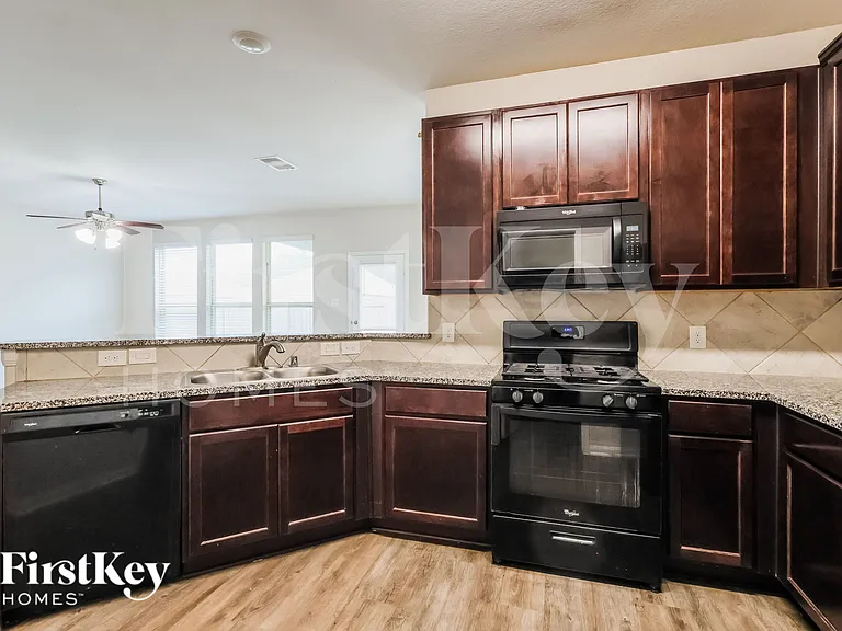 15141 Meadow Gln S — Photo 9