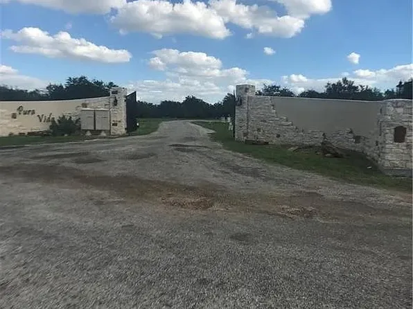 225 Pura Vida, Inez, TX 77968