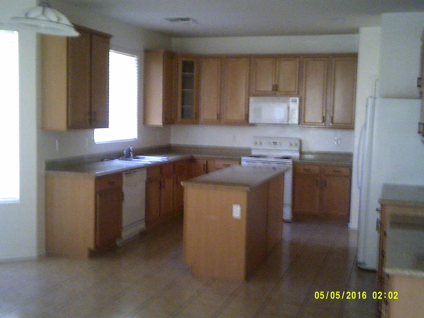 Spacious 5 Bedroom 3 Bathroom Home For Rent!! Tour and Apply within 48 Hours and Receive 4 Weeks ... — Photo 4