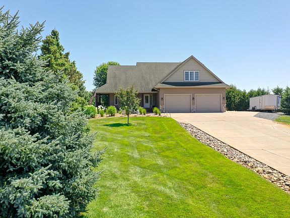 4th image of 25157 Firefly Ave